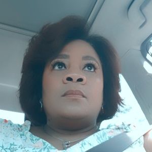 Meet your Posher, Romelda